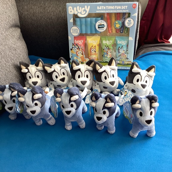 Bluey Bath Time Fun 12 Piece Set & 10 Plush Bluey Friends Bundle NWT